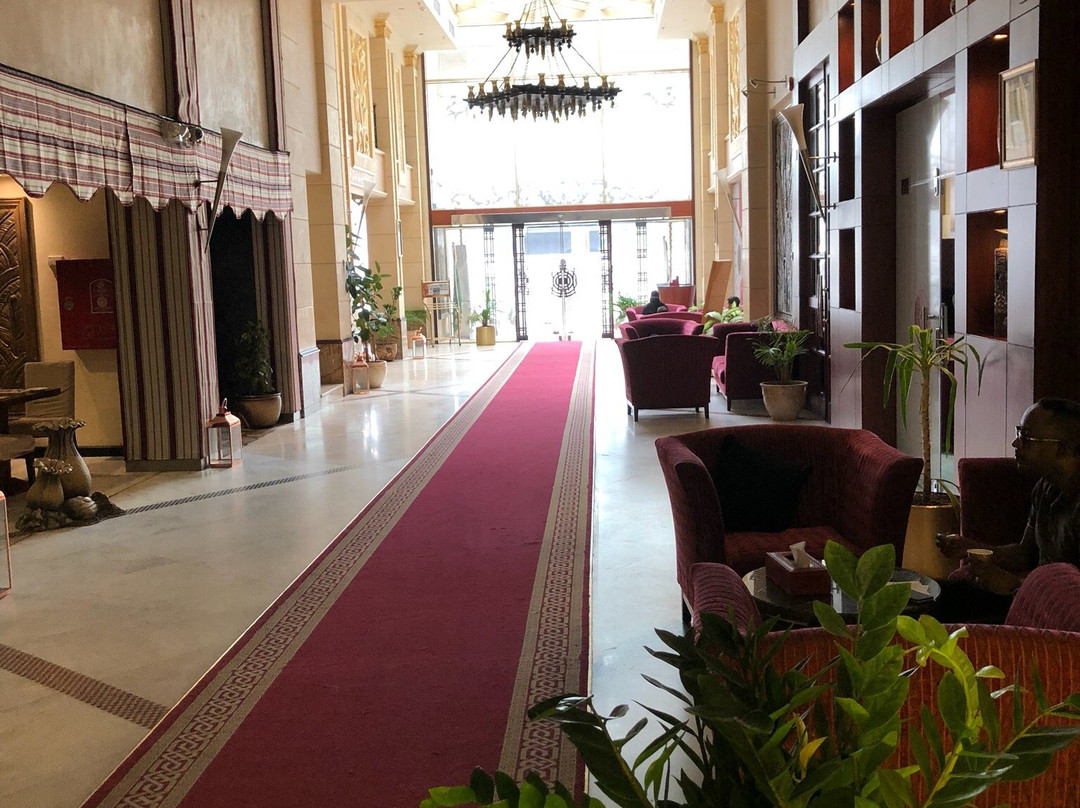 华美达酒店主图