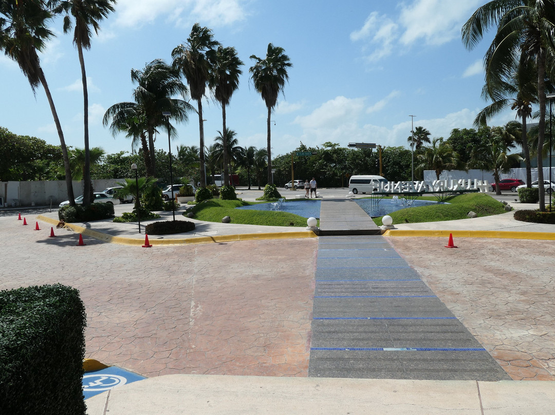 Luxury Avenue Mall Cancun景点图片