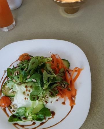 Medea Apartments by Upa主图