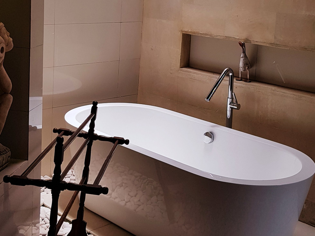 湿地边缘温泉别墅酒店主图