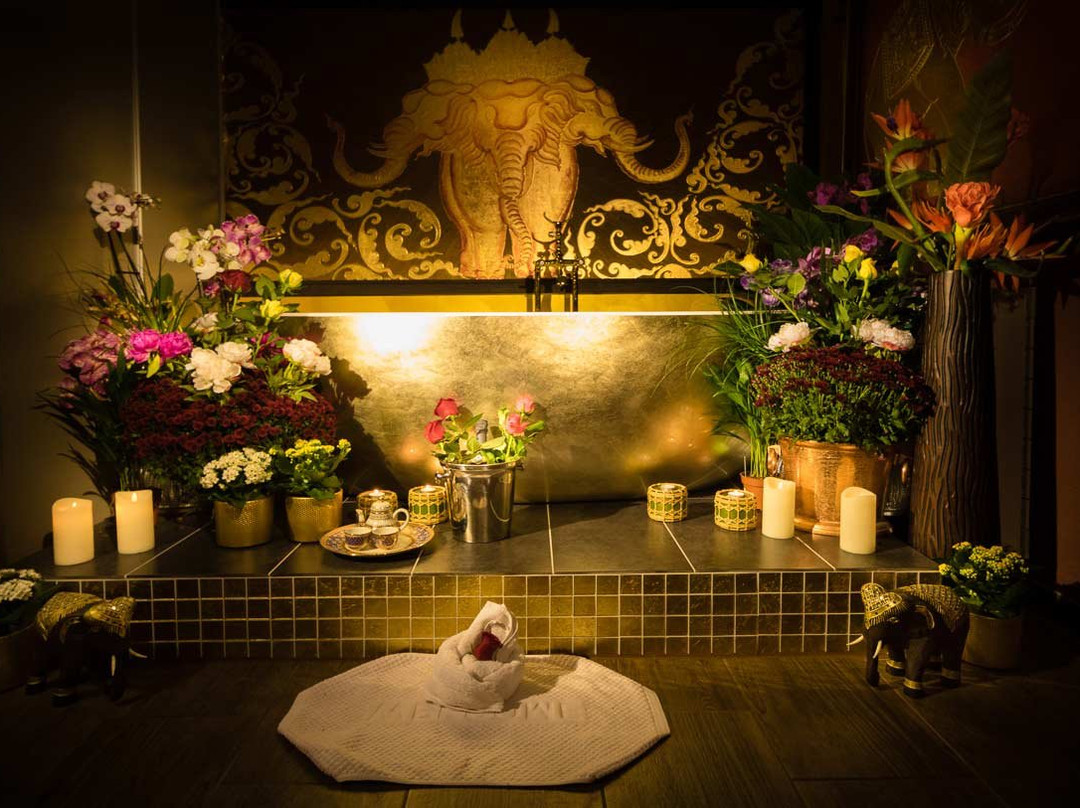 Oberwil旅游景点-Gold Elephant