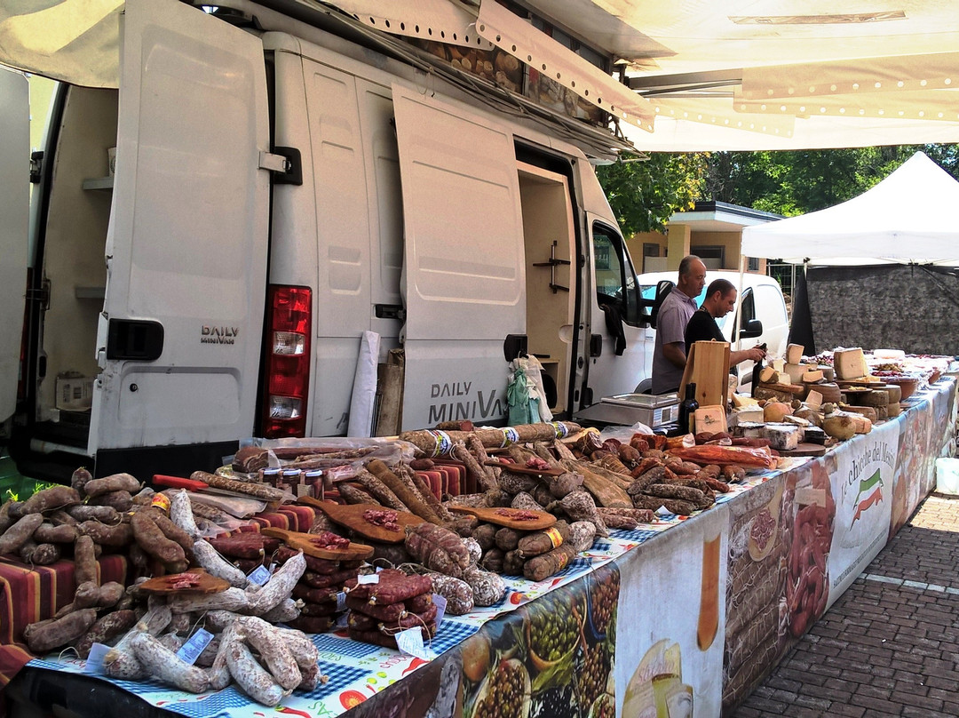 Saturday Market Of Porlezza-Porlezza必去景点