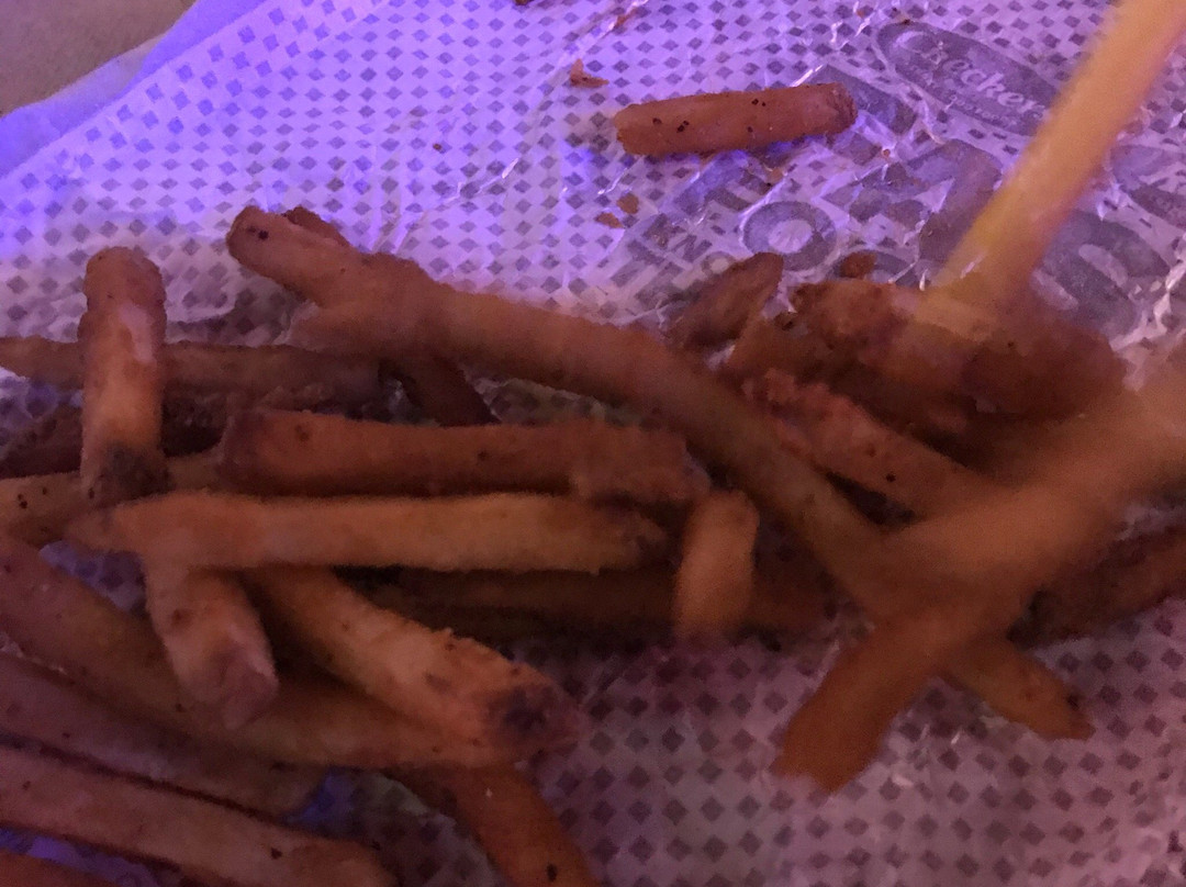 Buena Ventura Lakes餐馆和美食-Checkers