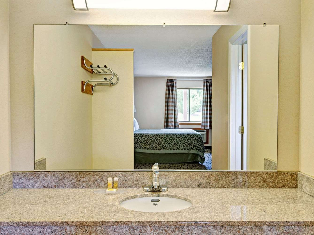 Econolodge By Choice Hotels - Bethel/danbury主图