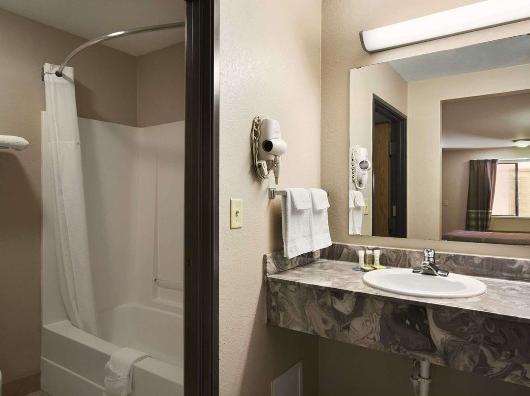 Super 8 by Wyndham Childress主图