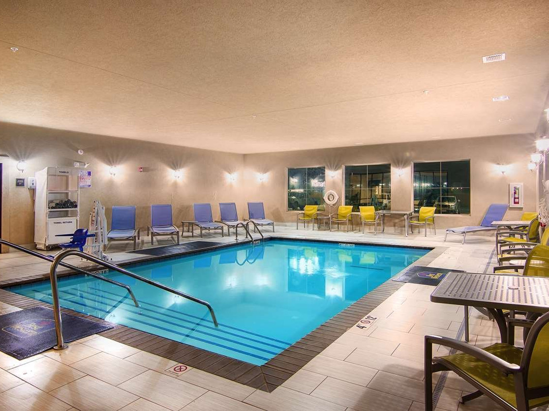 Best Western Lindsay Inn & Suites主图