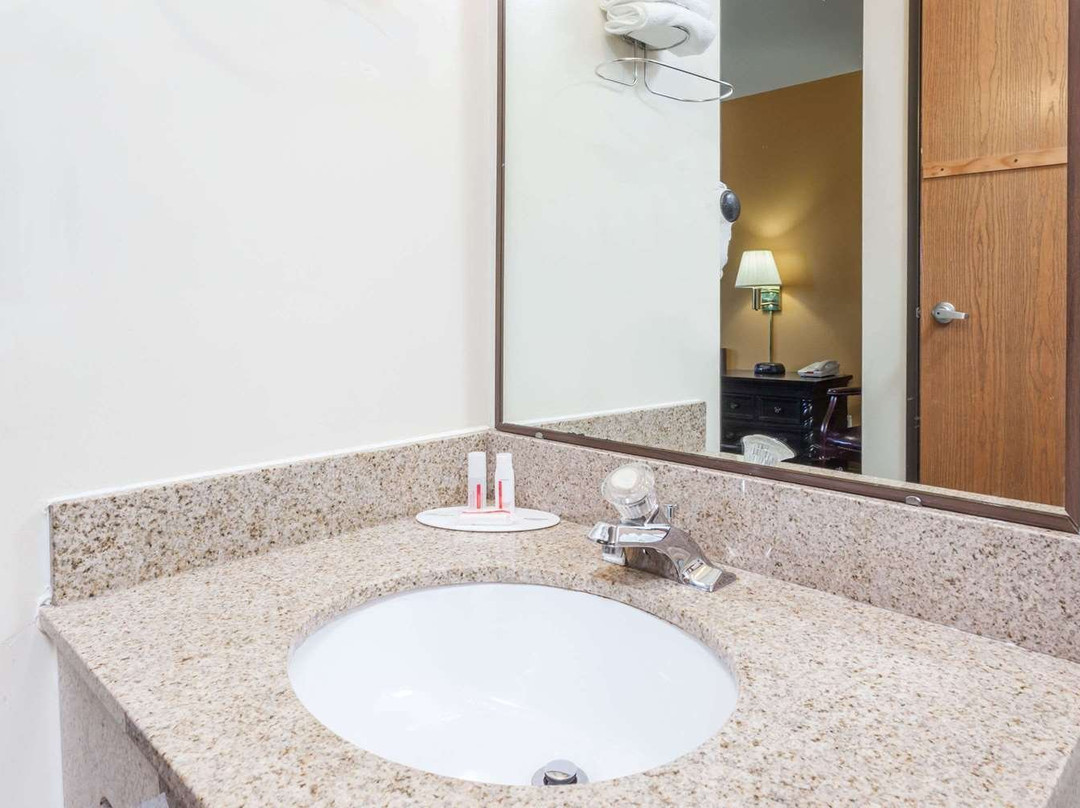 Super 8 by Wyndham Imlay City主图