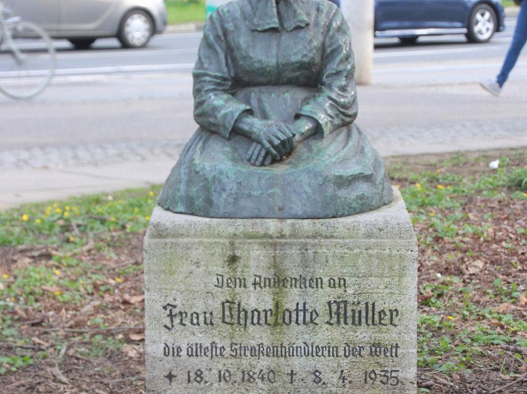 Denkmal fur Charlotte Müller-哥廷根必去景点