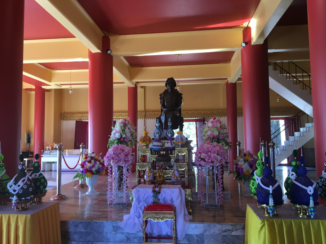 Sinakarintra Stit Mahasantikhiri Pagoda-夜发銮必去景点