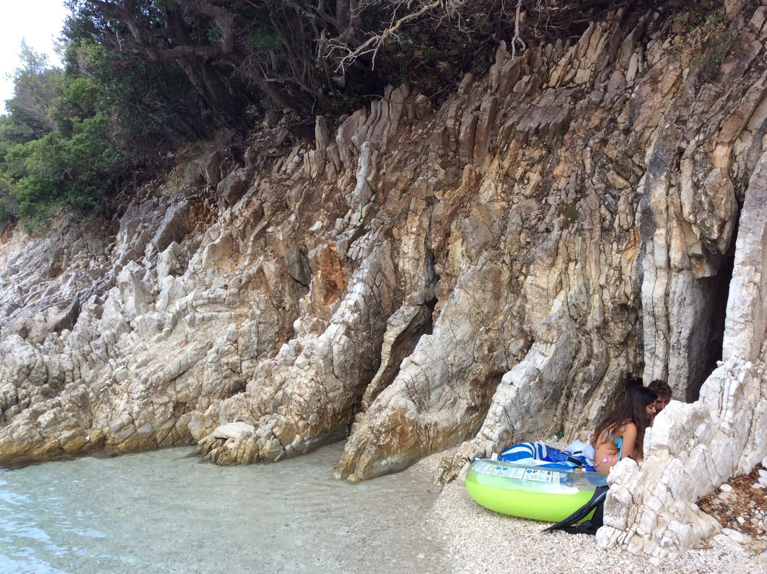 Paralía Fríkes-Frikes必去景点