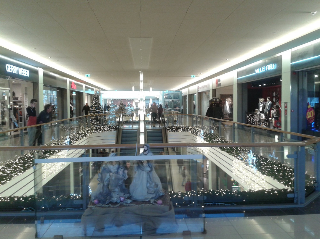 Bour旅游景点-Shopping Center la Belle Etoile