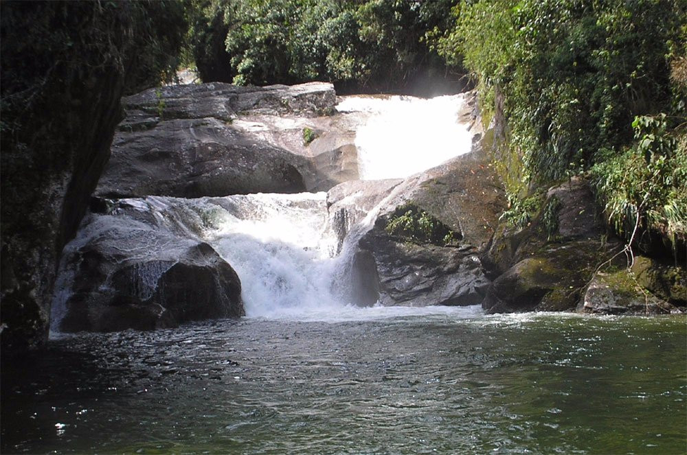Deus Waterfall景点图片