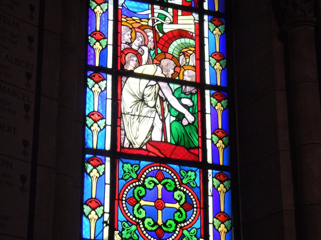 Eglise Saint Pierre-塞纳河畔纳伊必去景点
