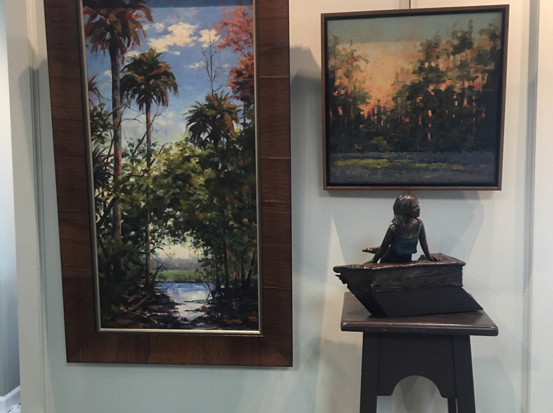 Four Corners Gallery and Fine Framing-布拉夫顿必去景点