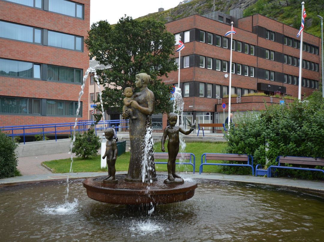 Fountain Mother and Child-Hammerfest必去景点