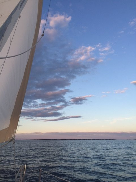 Poet's Lounge Sailing Charter-神秘河必去景点