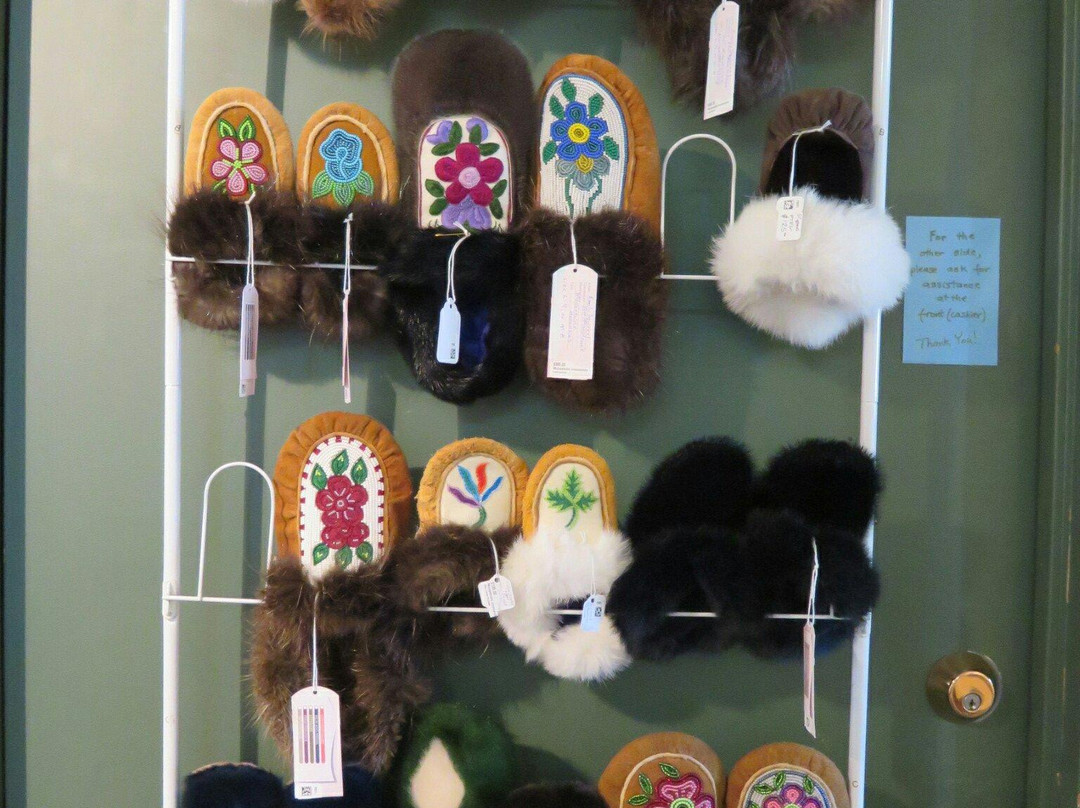 Down to Earth Gallery-黄刀镇必去景点