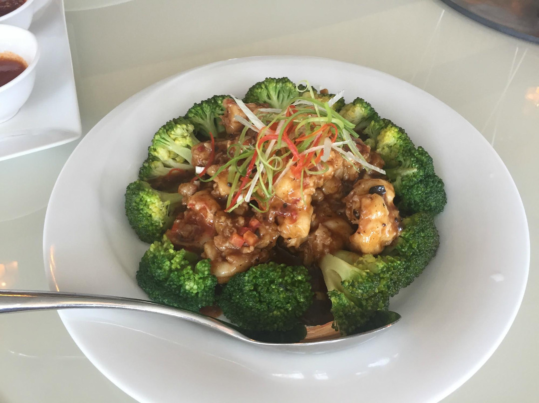 Red Chinese Restaurant and Lounge
