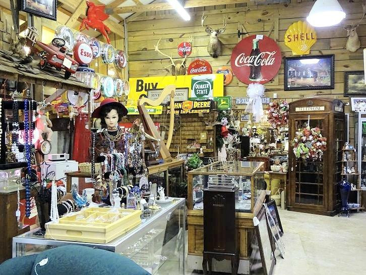 Riverside Barn Antiques景点图片