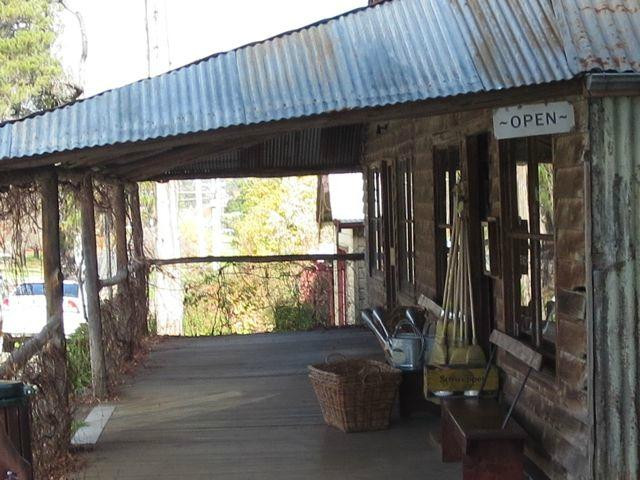 Nundle旅游景点-Odgers & McClelland Exchange Stores