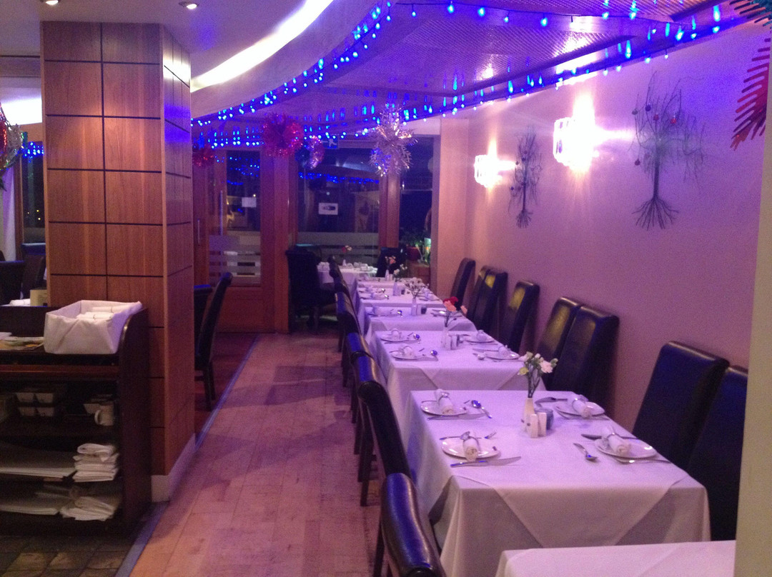 Hersham餐馆和美食-Cinnamon Indian Restaurant