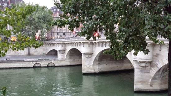Vedettes Du Pont Neuf-巴黎必去景点