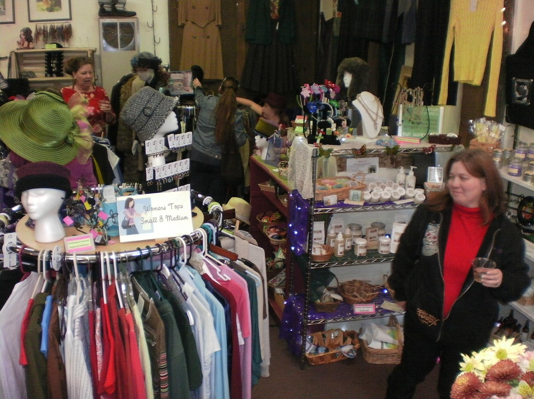 Clothespins Consignment Boutique-Dover必去景点