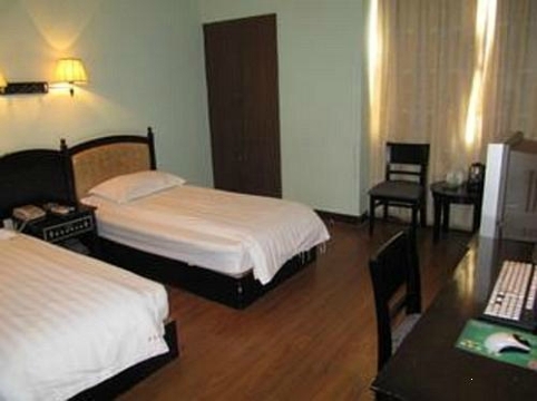 吉泰连锁酒店(上海新华医院同济大学店)-客卧