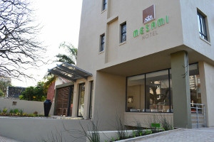 梅萨米酒店主图