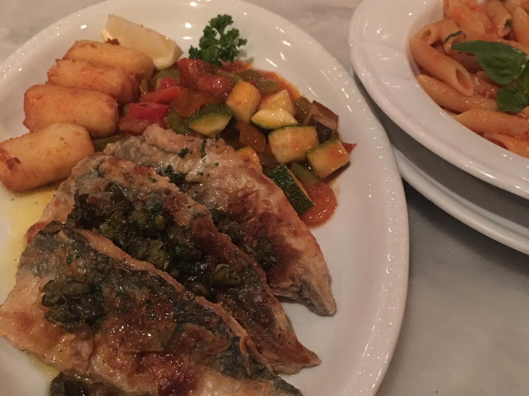 Larry's Cafe and Bar