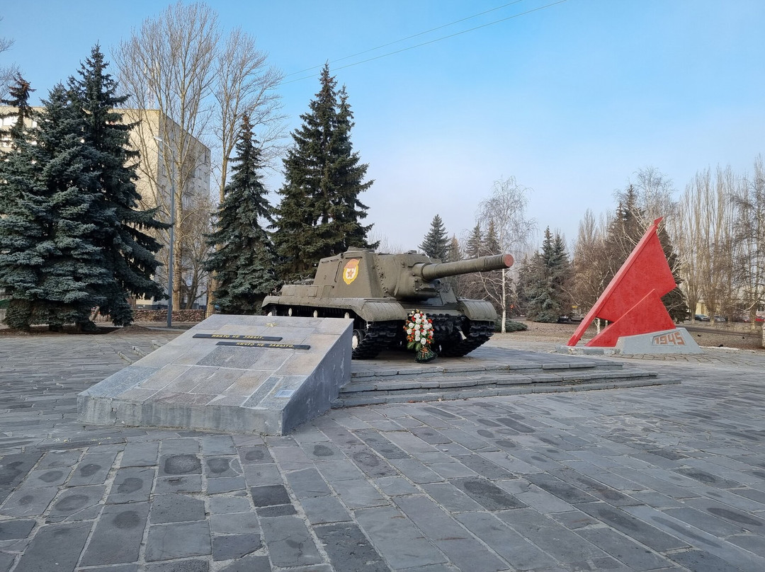 Self-Propelled Artillery Mount ISU-152