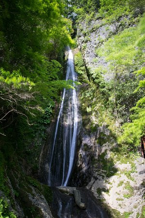 Kinugake Falls-新见市必去景点