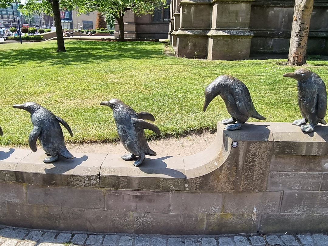Penguin Statues-敦提必去景点