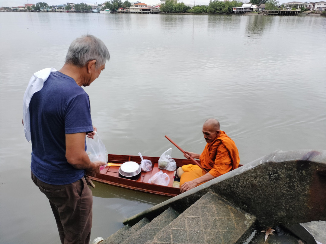 巴恩斯莱蓬度假酒店主图