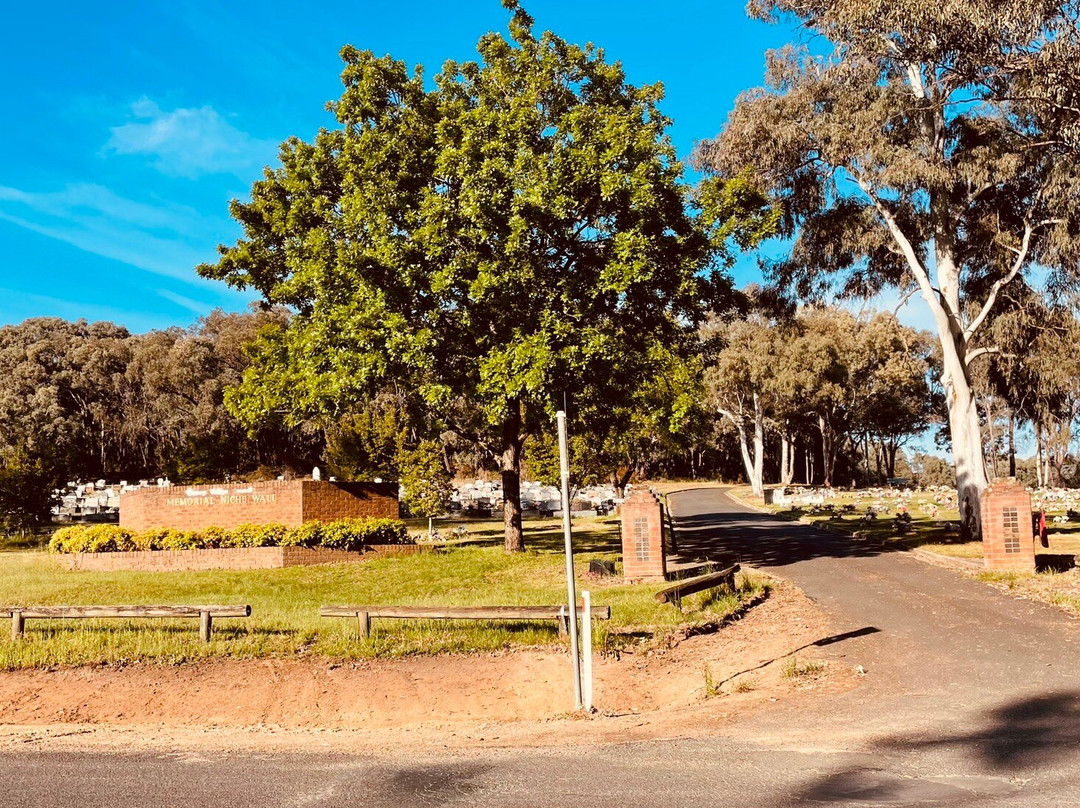 New Cemetery景点图片