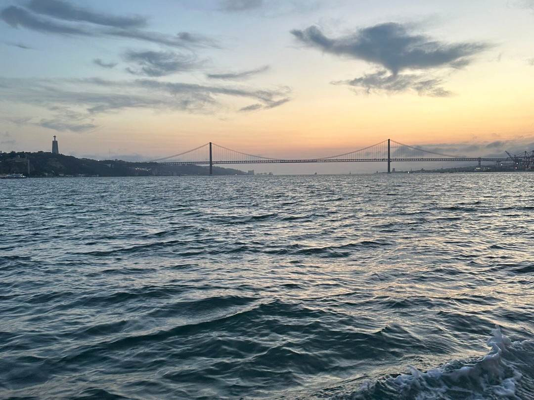 Lazy Lisbon Cruises - Lisbon Boat Rental-里斯本必去景点
