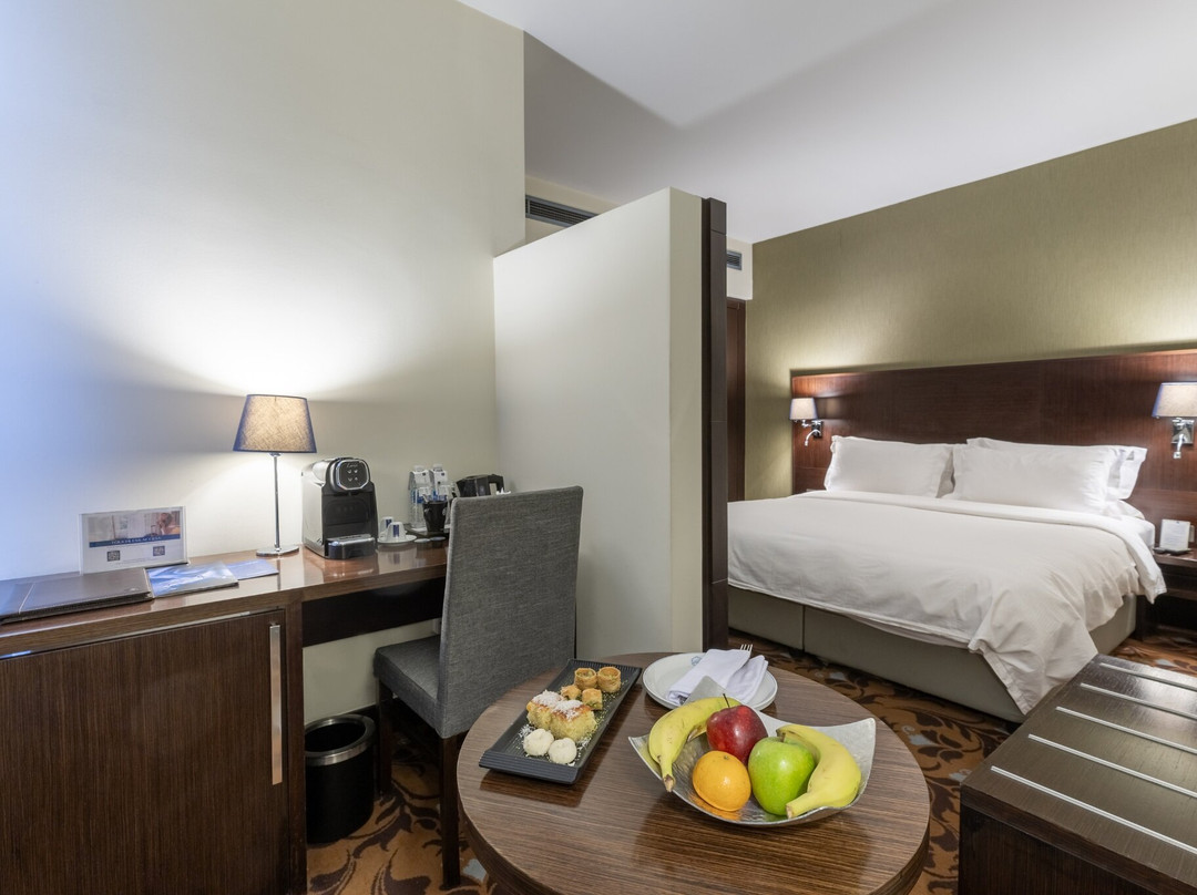 Babylon Rotana Hotel主图