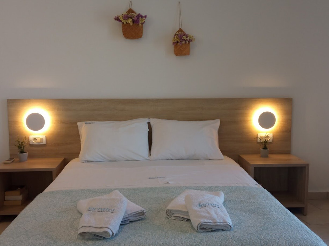 Socrates Apartments主图