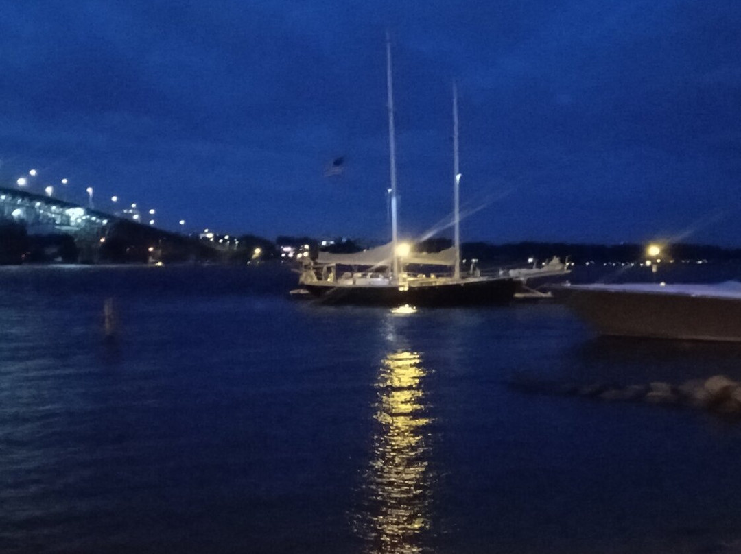 Yorktown Sailing Charters景点图片