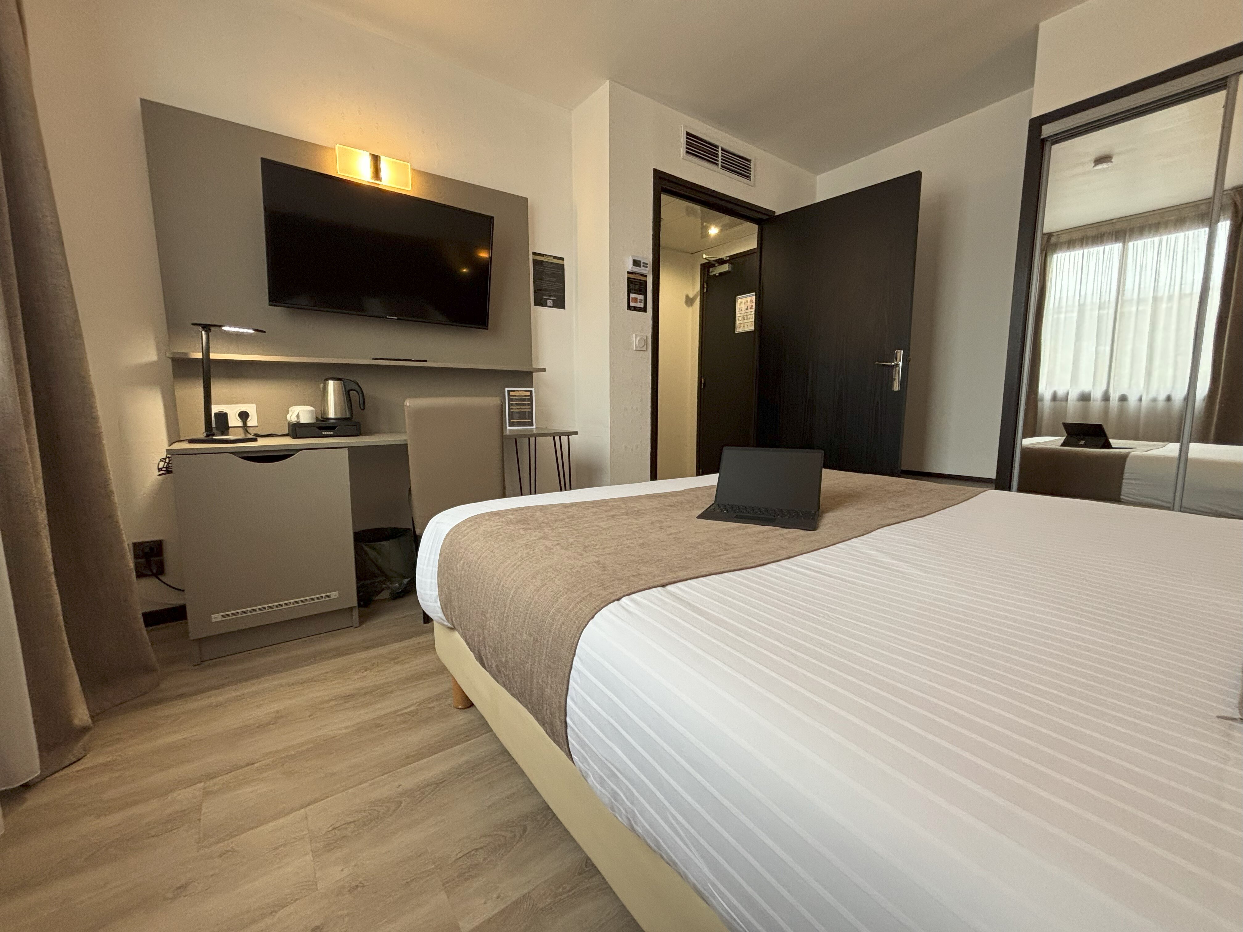 因特尔瓦罗酒店-客卧