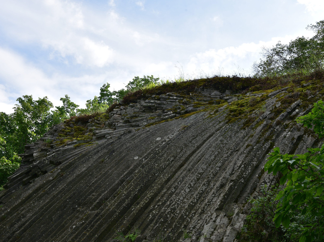 Basalt Stone Waterfall-Siatorska Bukovinka必去景点