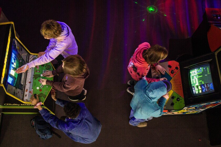 Old School Arcade And Axe Throwing-罗切斯特必去景点