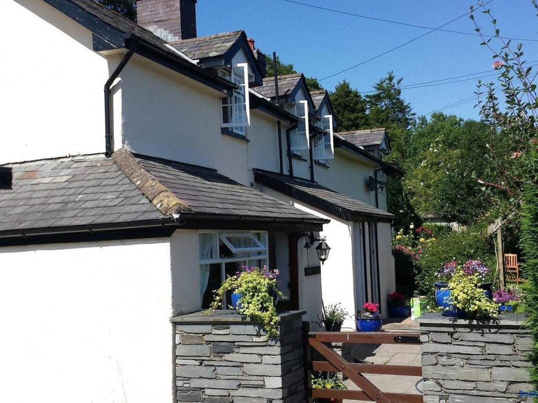Canol Y Llan Inn