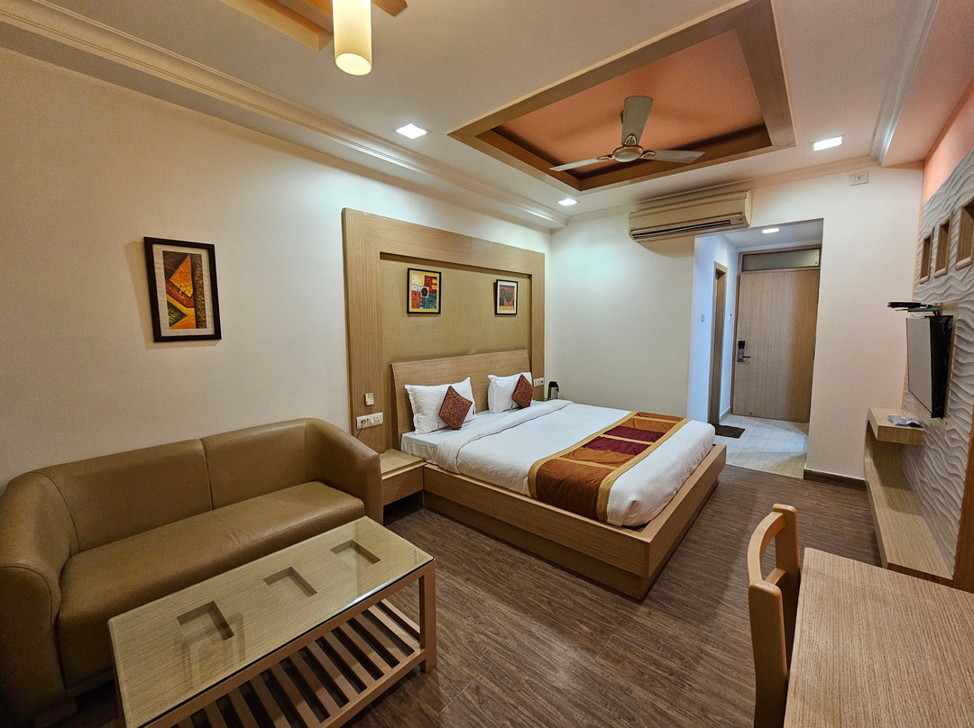 Hotel Crown Palace主图