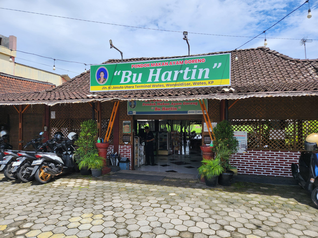 Pondok Makan Ayam Goreng "Bu Hartin"