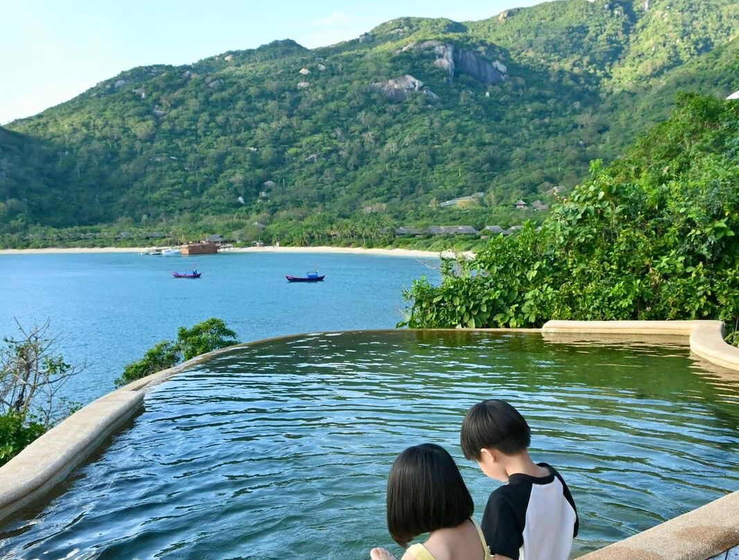 宁凡湾六善酒店主图