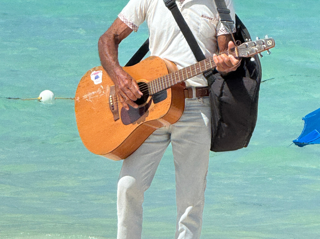 传奇海滩度假酒店主图