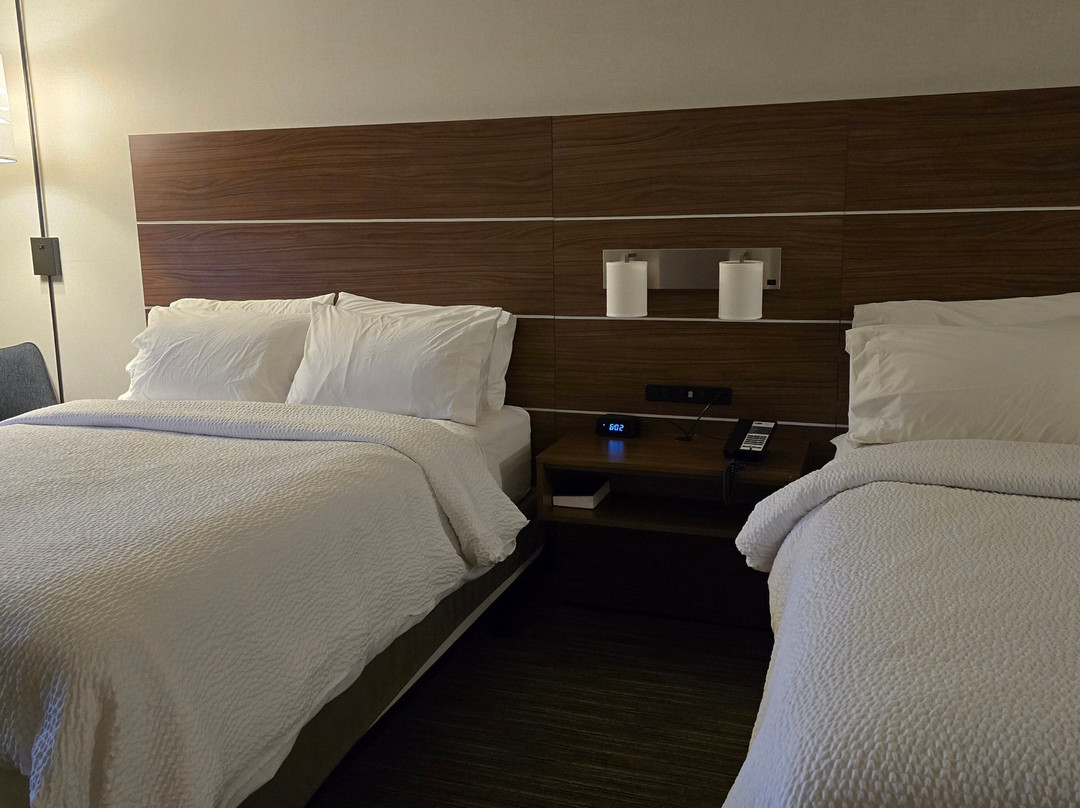 普拉茨堡戴斯旅馆&套房酒店主图