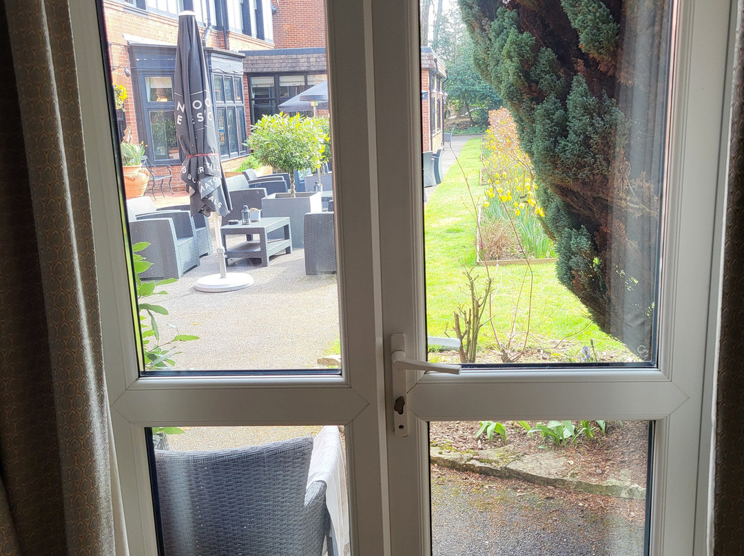 阿可仑森林公园酒店主图