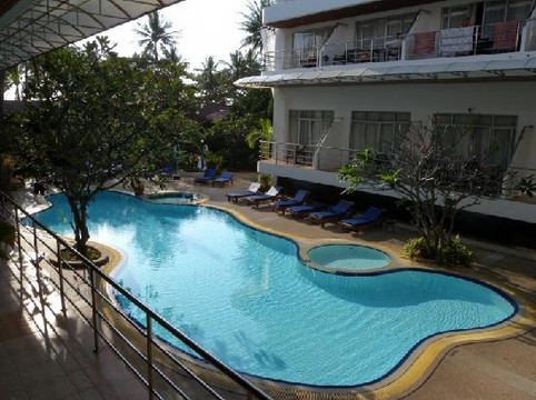 苏梅岛第一酒店主图